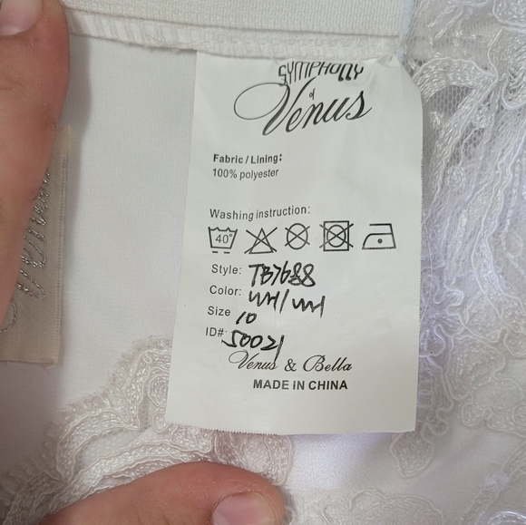 Flattering Summer Wedding Dress - Picture 10 of 10